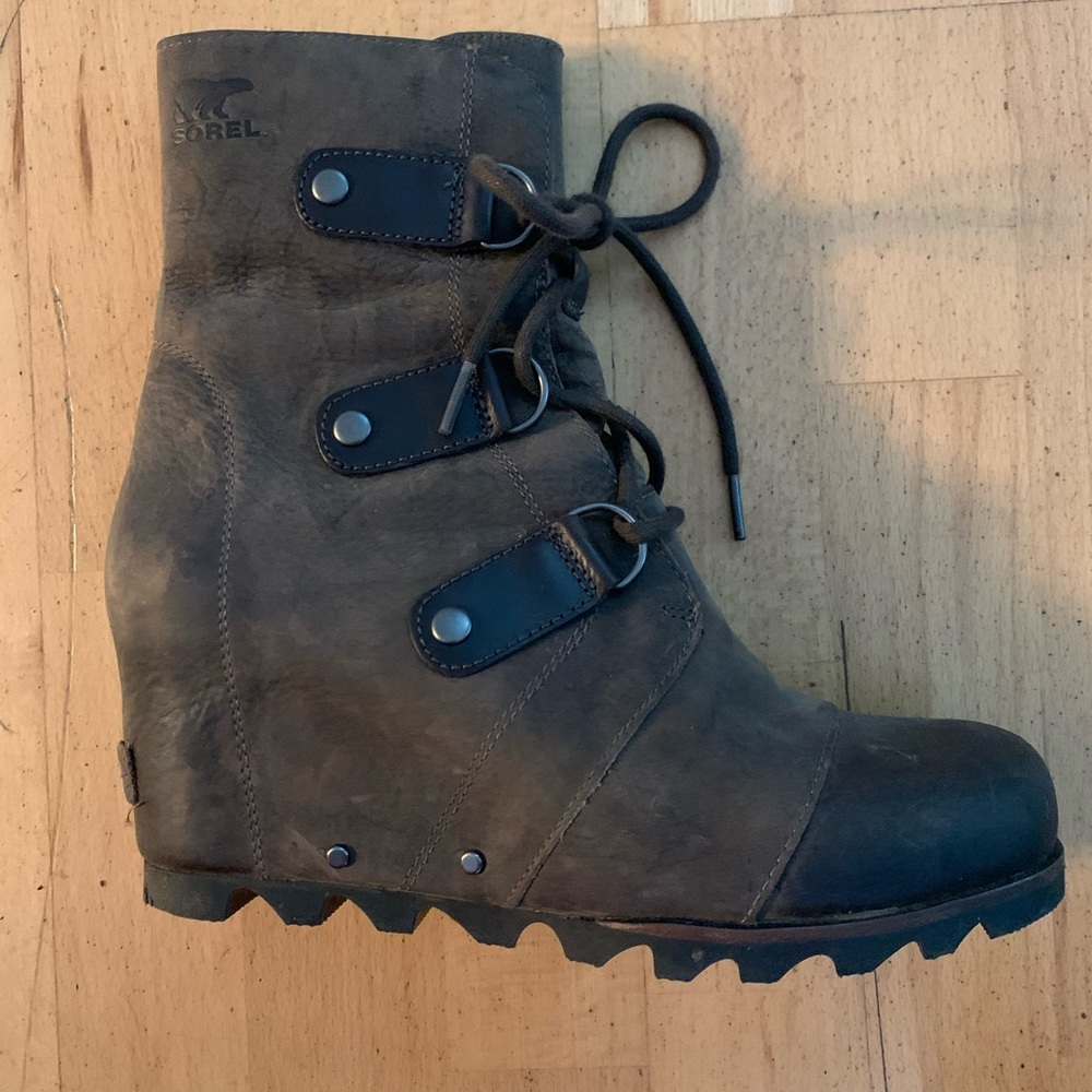 Cute wedge boot